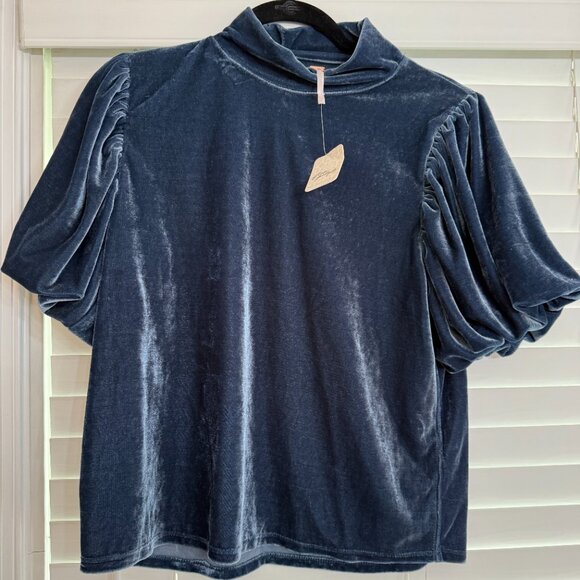 NWT Free People Women's Velvet Knit Claudia Puff Short Sleeve Tee Navy Medium - Picture 2 of 4